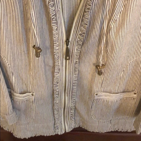 EUC Live a Little zippered 🧥 - Picture 3 of 4